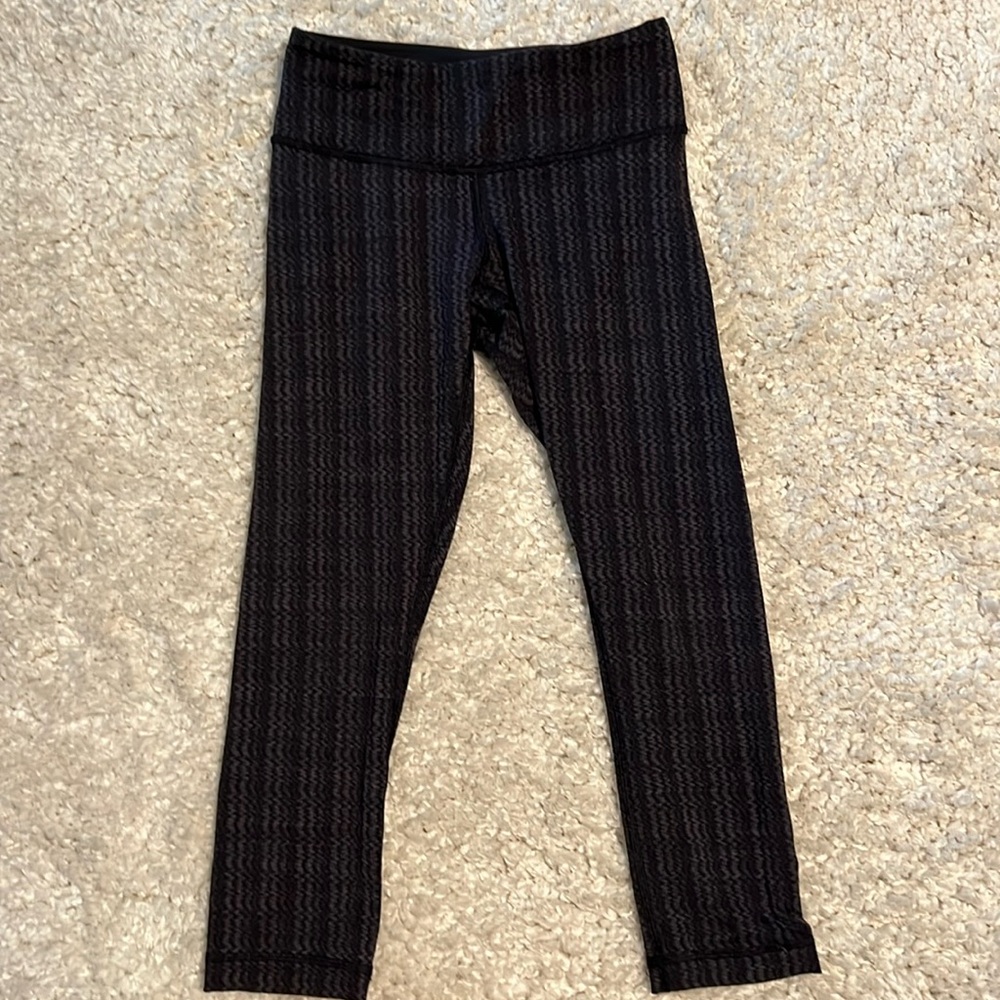 Lululemon Wunder Under capri sz 2  EUC